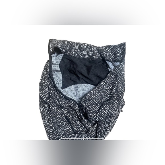 Lululemon Womens  Lightly Jacket   Black White Size 8 - Picture 4 of 6